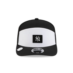 New York Yankees 2026 Clubhouse Black & White Split Panel 9SEVENTY Stretch-Snap Hat